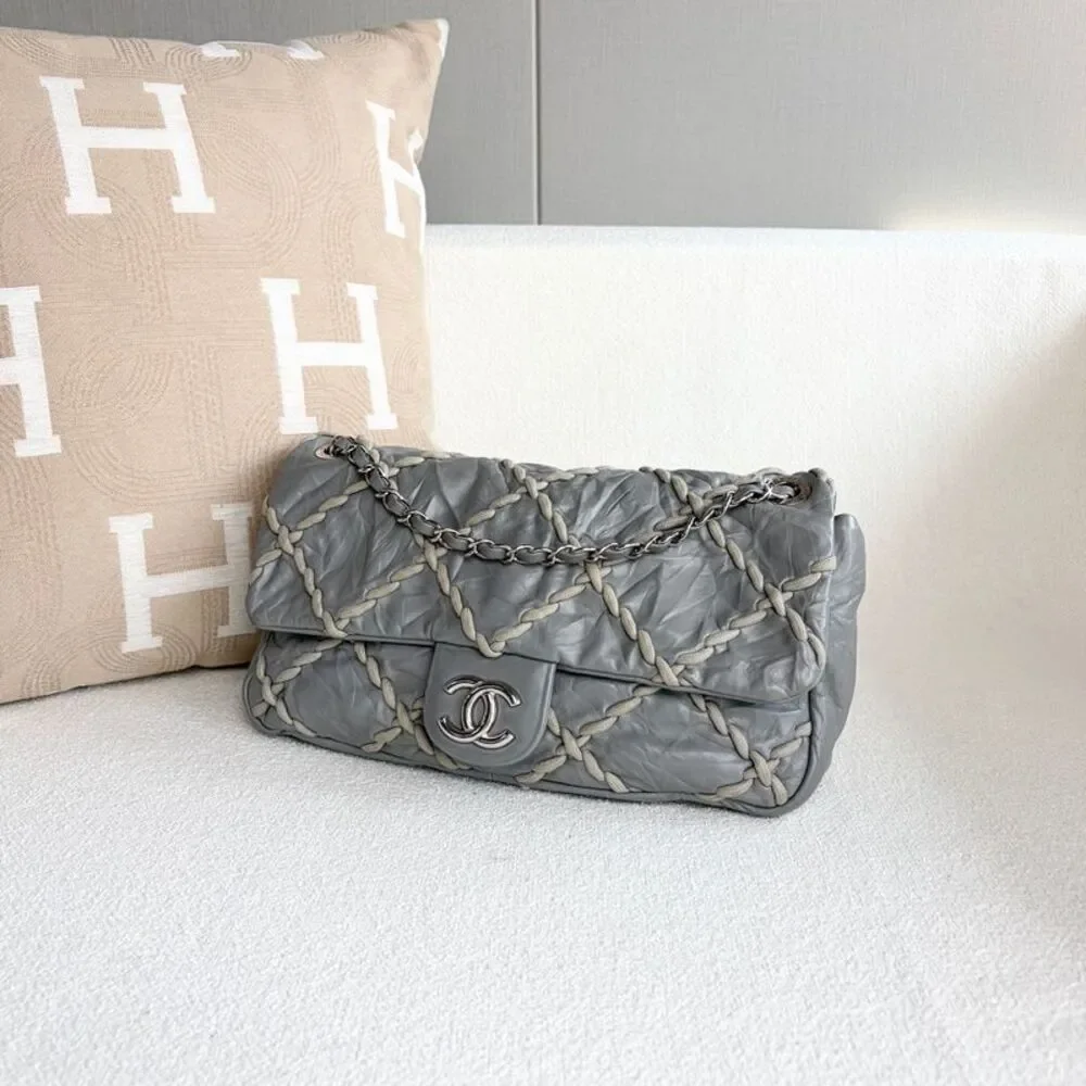 Chanel Women Pre-Loved Bag Very Good Condition - Picture 4 of 9